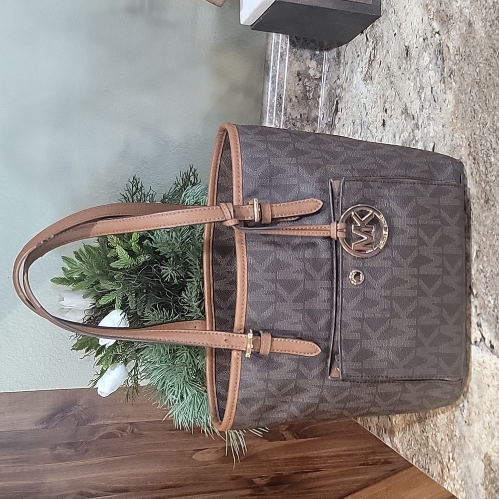 Michael Kors jet set medium tote bag